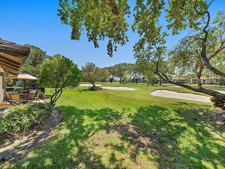 821 Club Dr — Photo 23