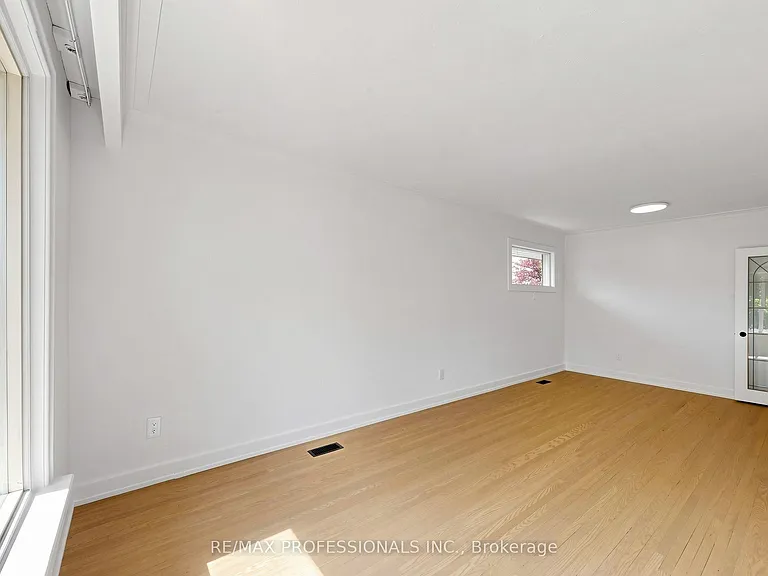 25 Carsbrooke Rd — Photo 7