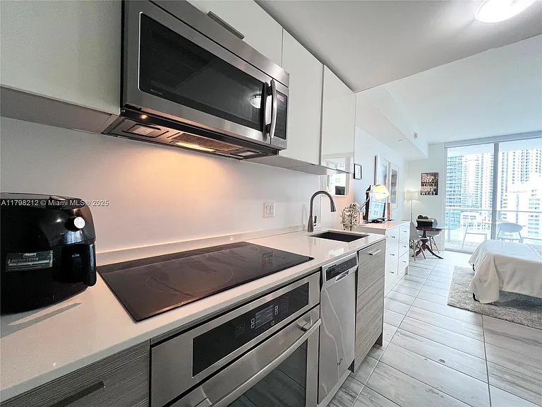 1300 Brickell Bay Dr #U1813 — Photo 21
