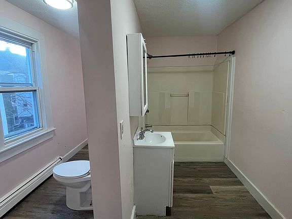 4th image of 23 Viall St #3