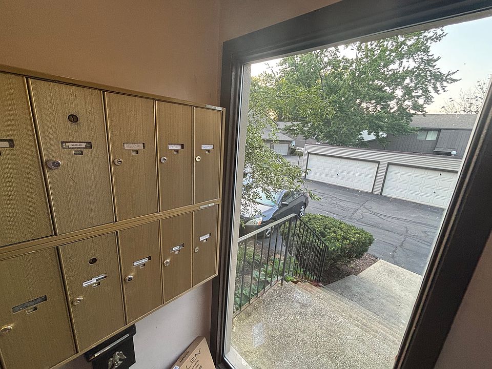 Building entracne, PO Box