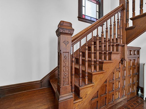 5th image of 1919 Farnam St