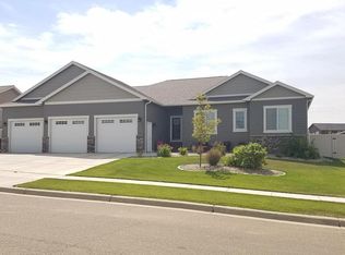 1297 Marilyn Way, Dickinson, ND 58601
