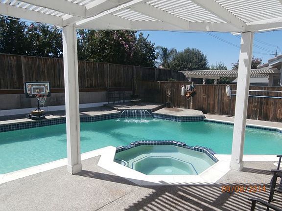 3rd image of 1452 Whittingham Dr