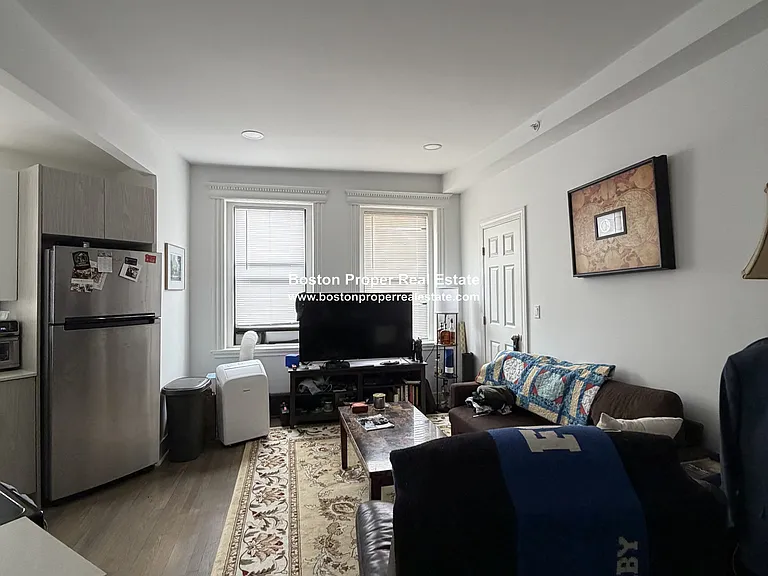 51 Queensberry St #3 — Photo 3