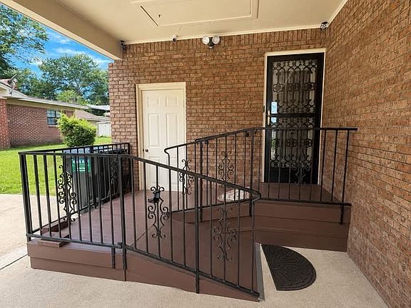 5th image of 2049 Oakhurst Dr