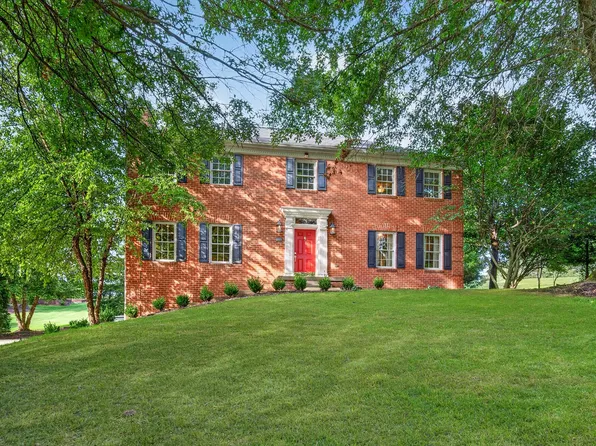 302 Crystal Lake Ln, Coraopolis, PA 15108
