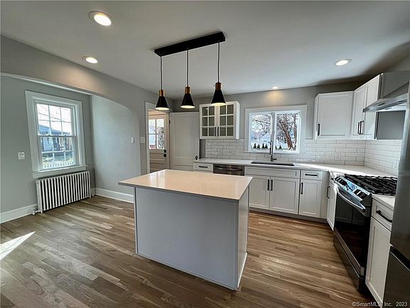 3rd image of 269 Courtland Ave