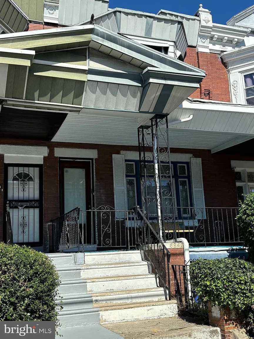 5849 W Washington Ave photo 1