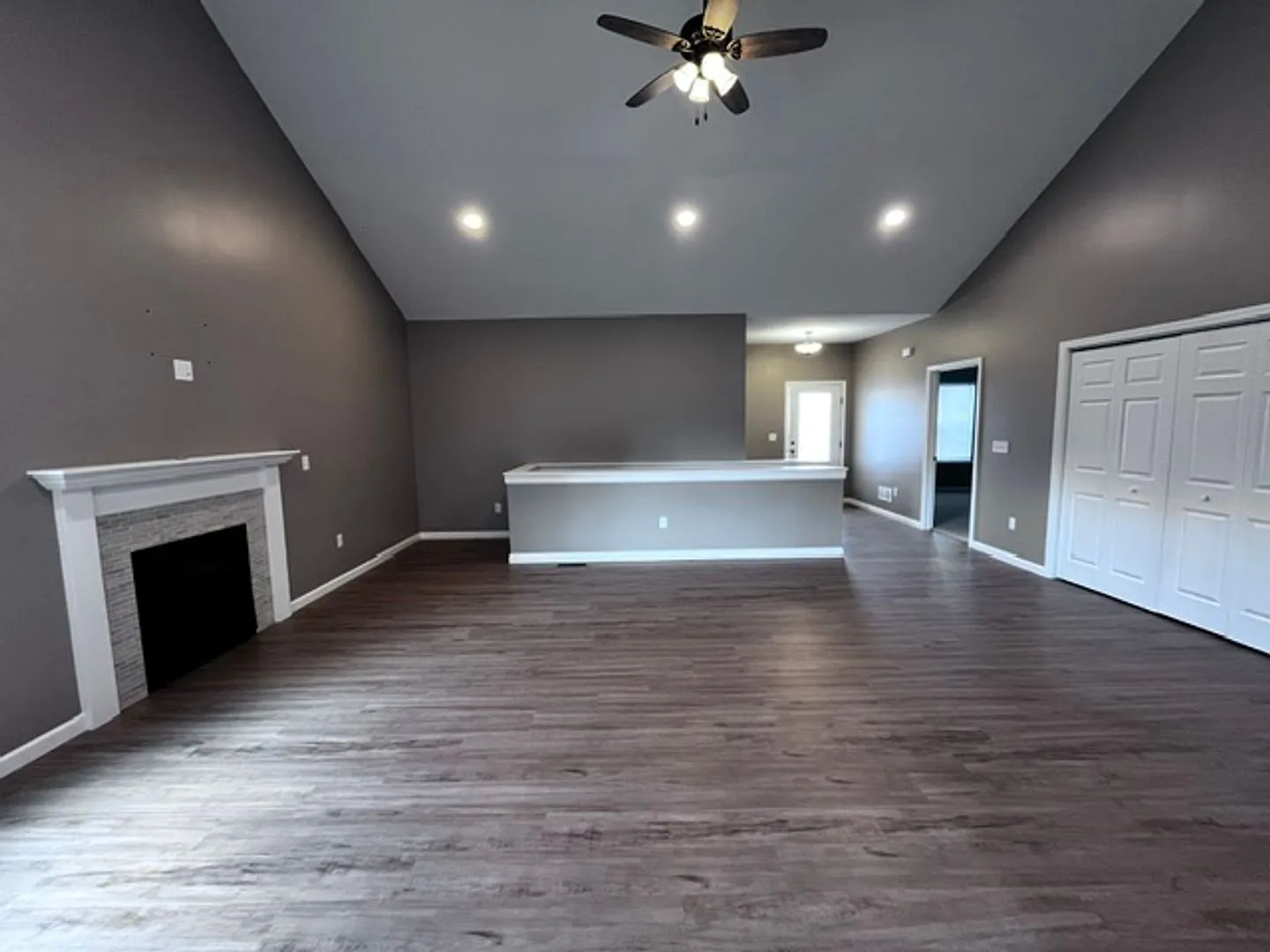 NEW Construction - move in ready - Charming 3-bedroom/2-bathroom duplex in Washington, IL — Photo 2