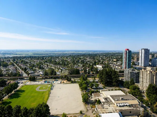 4880 Bennett St #3806, Burnaby, BC V5H 0C1
