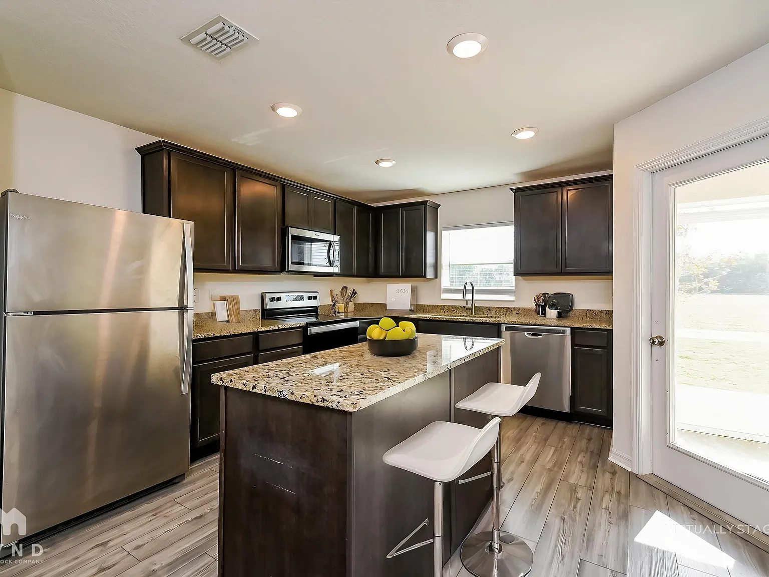 3 bed, 2.5 bath, 1731 sqft, $2,164 — Photo 3