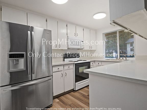 4th image of 2735 NE Grant St