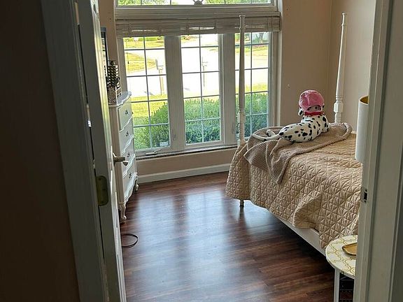 4th image of 1007 Villa Ct