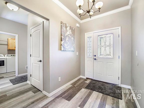 5th image of 437 Canyon Crest Dr W