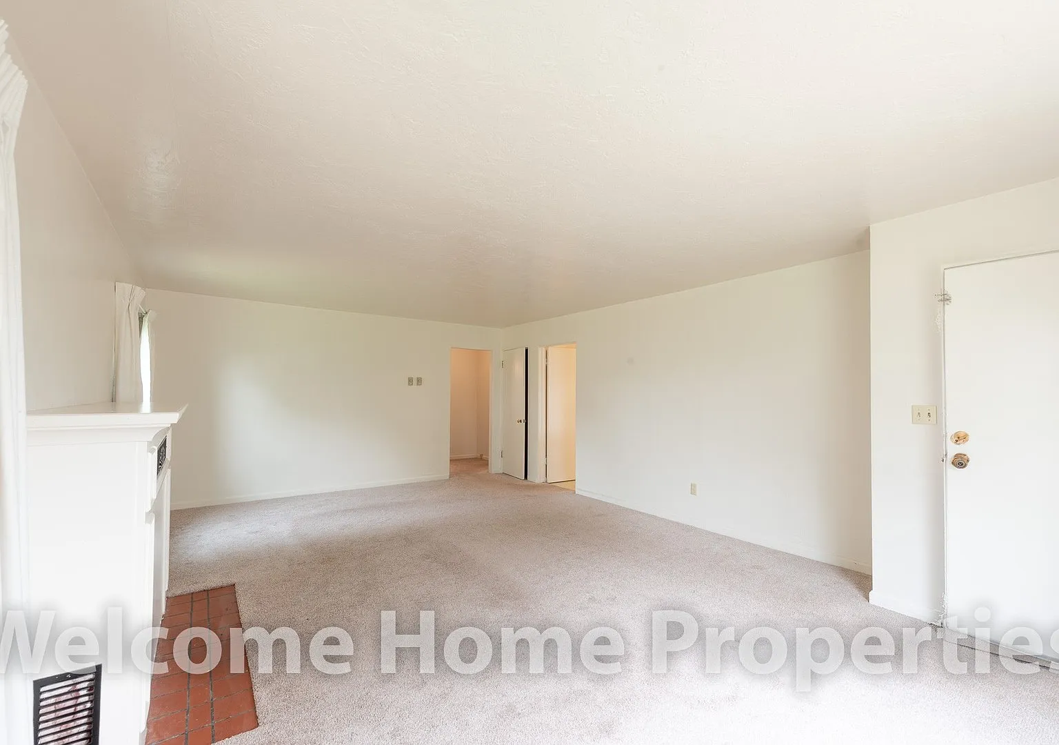 36 NE Ash — Photo 3