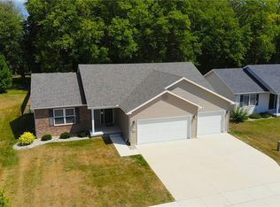 690 Pearl Ct, Mt Zion, IL
