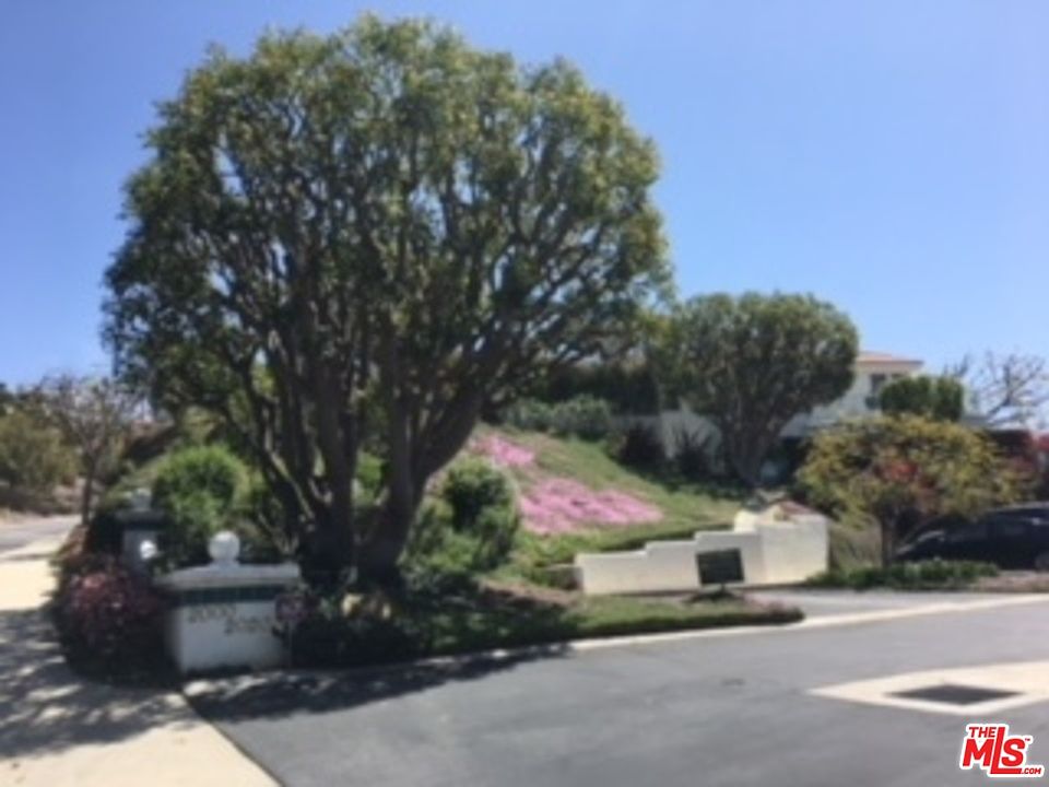 1st image of 2006 Palisades Dr