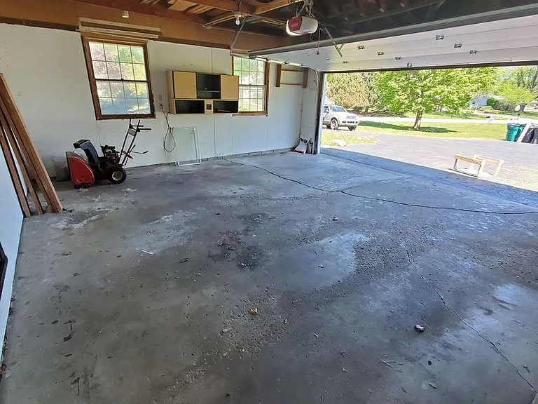 N55W21387 Logan Dr — Photo 15