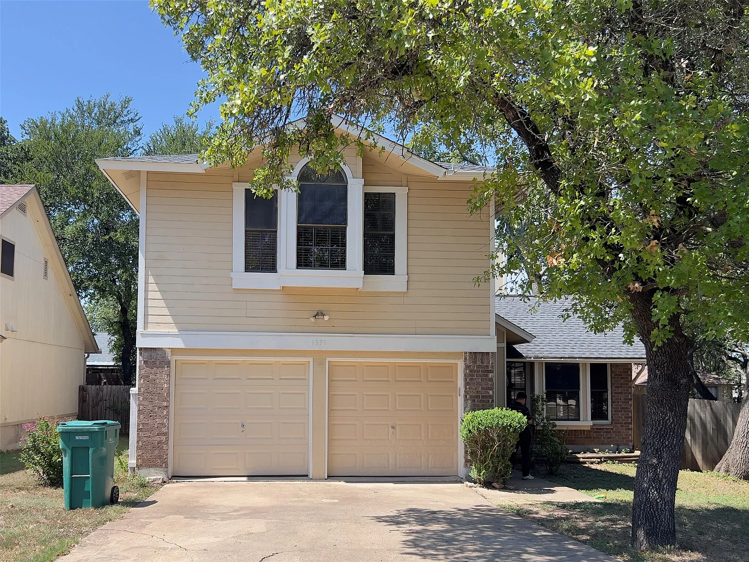 4 bed, 2.5 bath, 1555 sqft, $1,895 — Photo 3