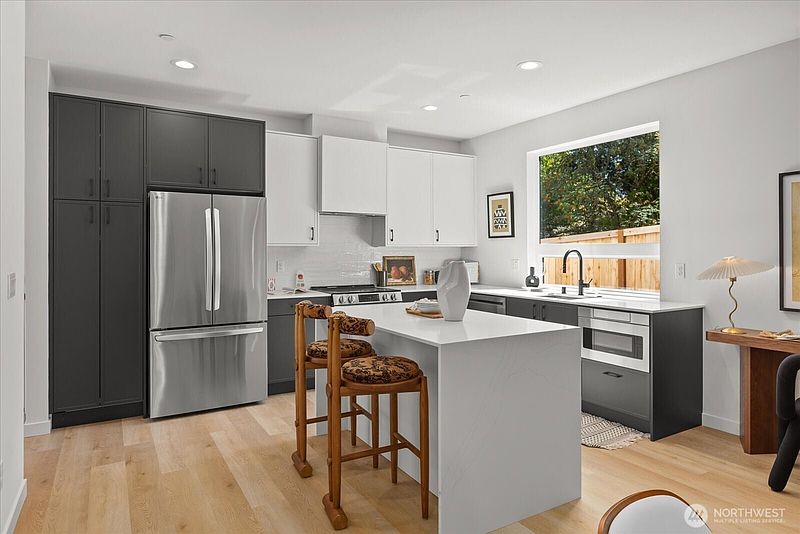3rd image of 11349 23rd Avenue NE