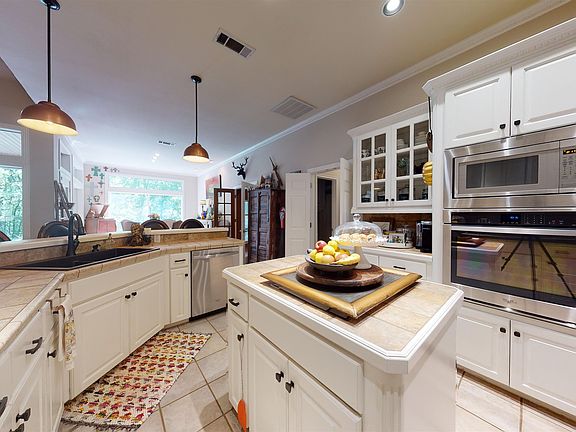 5th image of 9302 Danube Ave