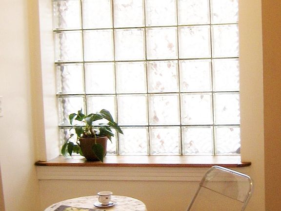 5th image of 1401 N Wicker Park Ave APT 1