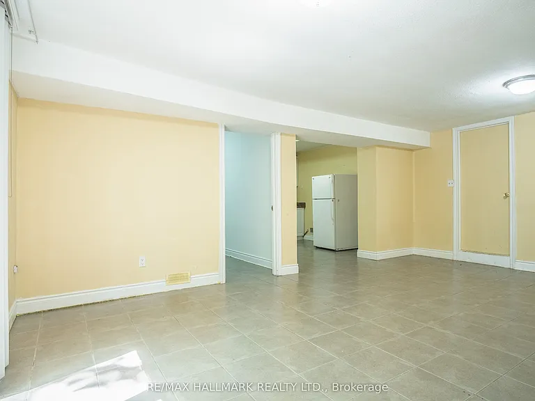 399 Lawrence Ave W #BASEMENT — Photo 9