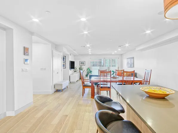 233 Ocean Pkwy APT 6A, Brooklyn, NY 11218