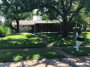 6 Cobblestone Dr, Ballwin, MO 63011