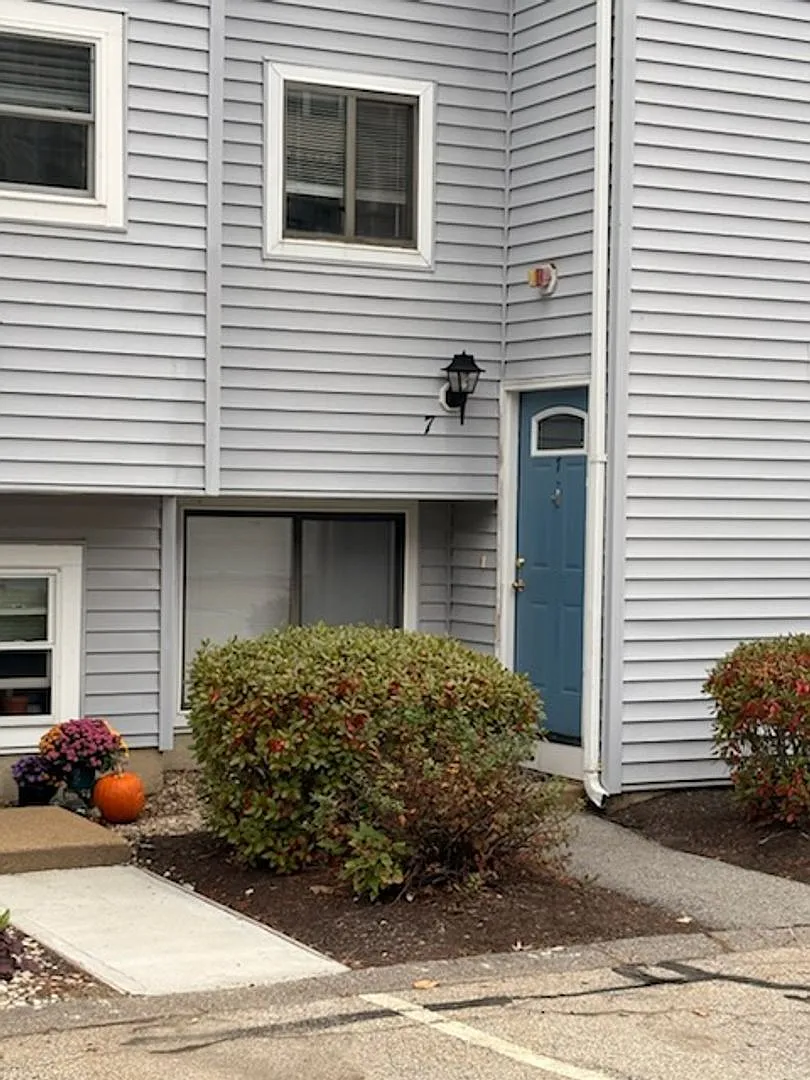 For Rent: Spacious 2BR / 2.5BA Condo Near Weirs Beach (Laconia) — Photo 2