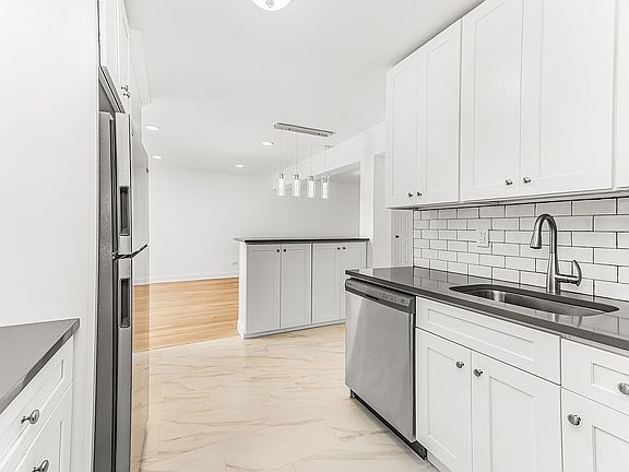 3rd image of 100 Overlook Ter APT 712