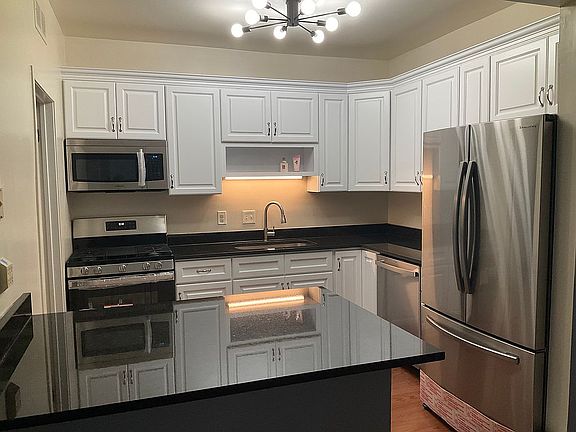 5th image of 29436 Laurel Dr