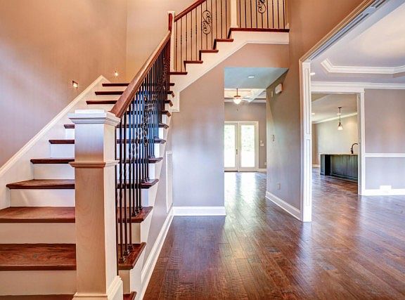 3rd image of 638 Oak Cove Ln