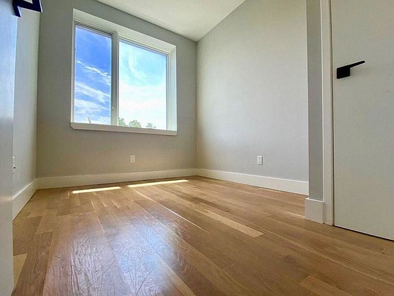 4th image of 745 Lafayette Ave #4L