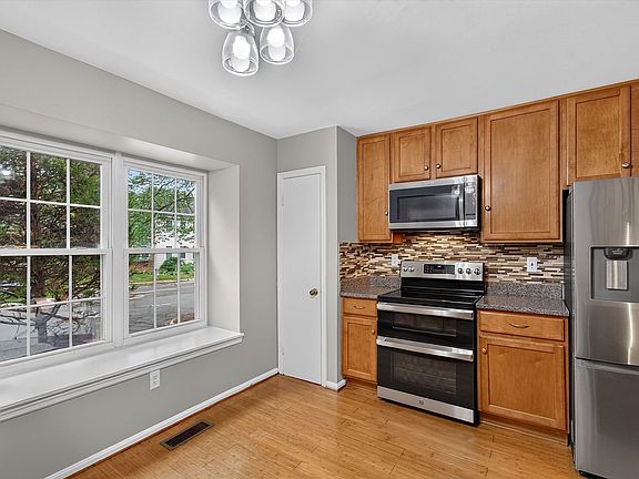 4th image of 8346 Stationhouse Ct