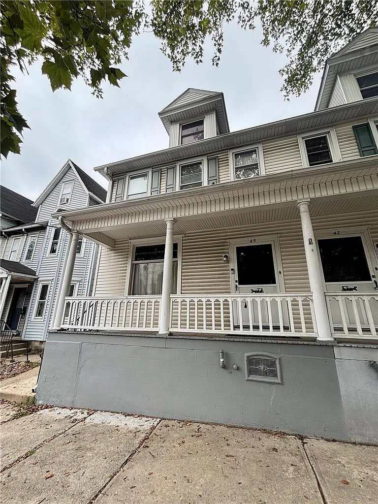 3 bed, 1.0 bath, 1732 sqft, $1,975 — Photo 1