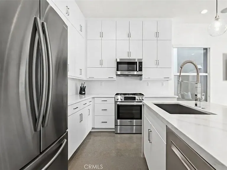 2705 Paragon Loop — Photo 5