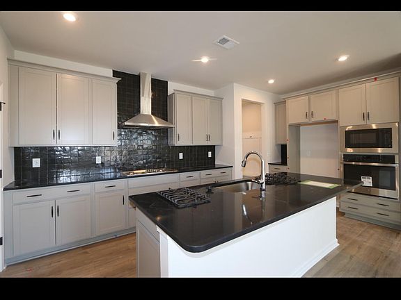 3rd image of 5822 Strathmore Ct