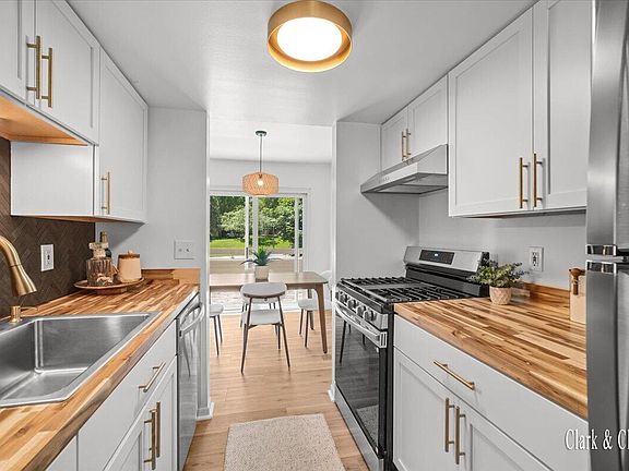 4th image of 3014 Chapshire Dr SE