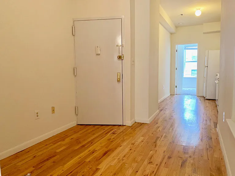 530 Monroe St #4 — Photo 4