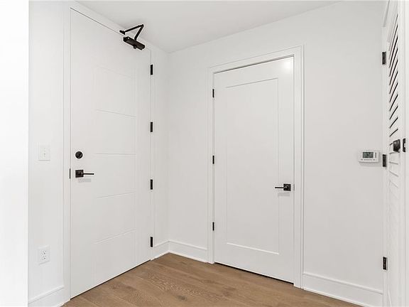 5th image of 788 W Marietta St #409