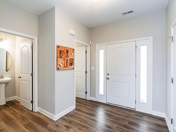 5th image of 592 Estrella Dr
