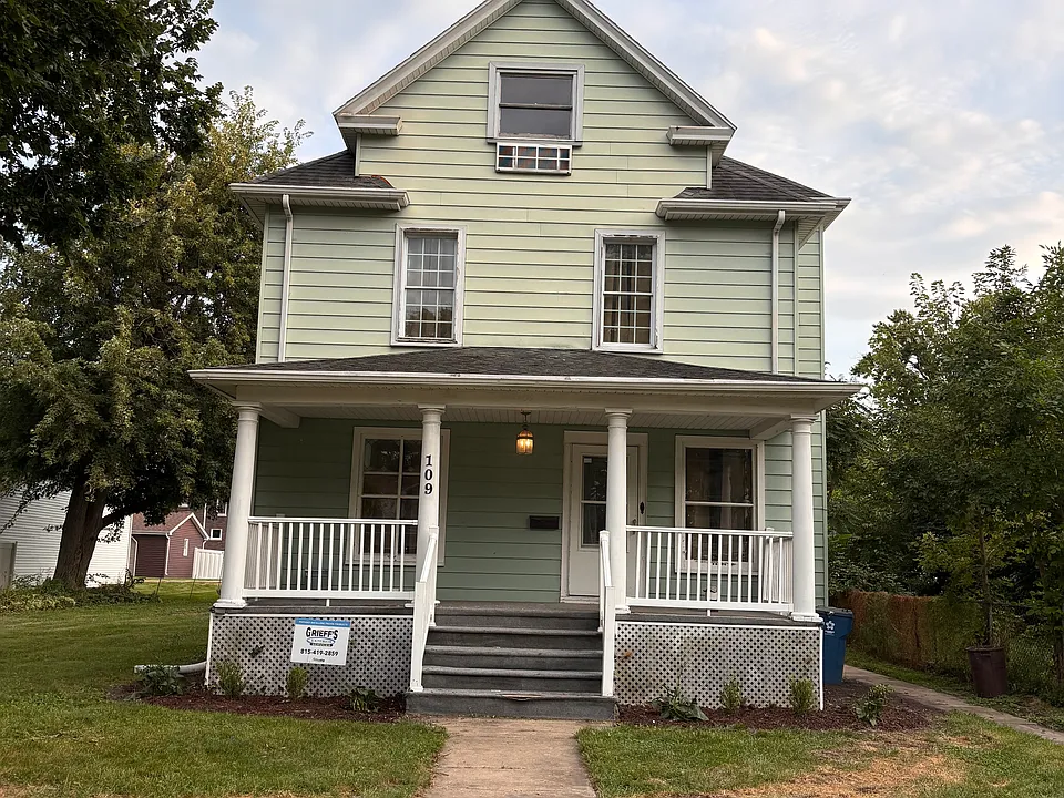 109 W Waupansie St