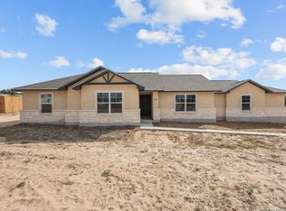 30 Log Cabin Way, Poteet, TX 78065