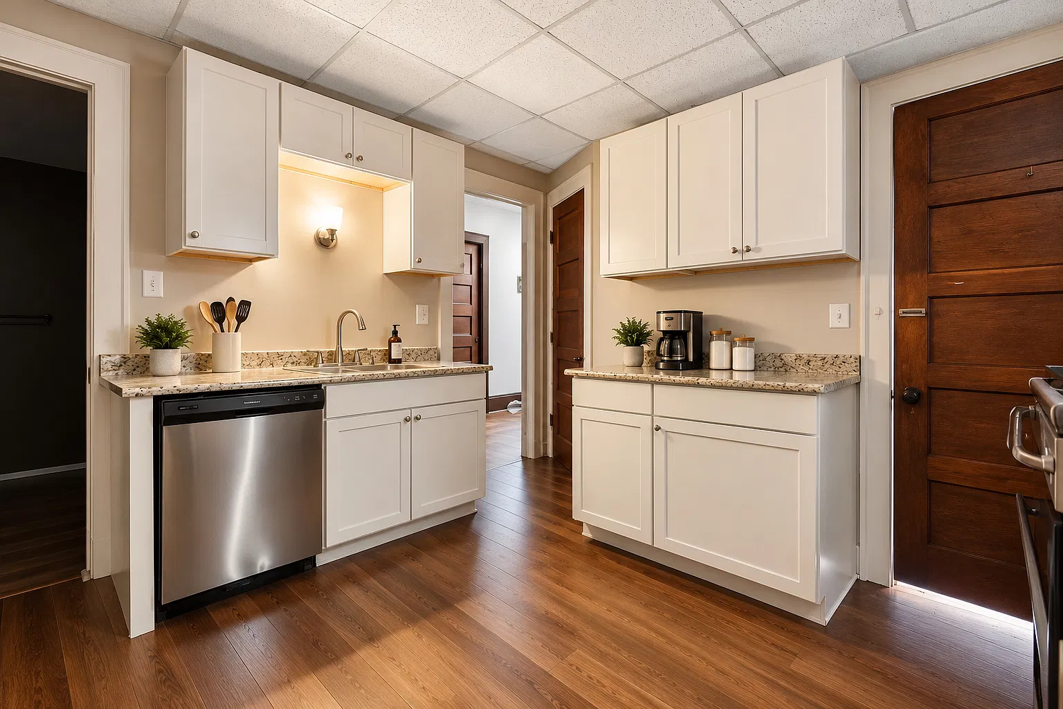 7 bed, 3856 sqft, $6,825 — Photo 4