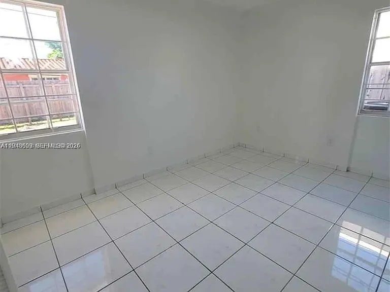 12305 SW 42nd St — Photo 8