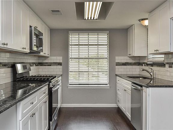3rd image of 412 Newcastle Dr