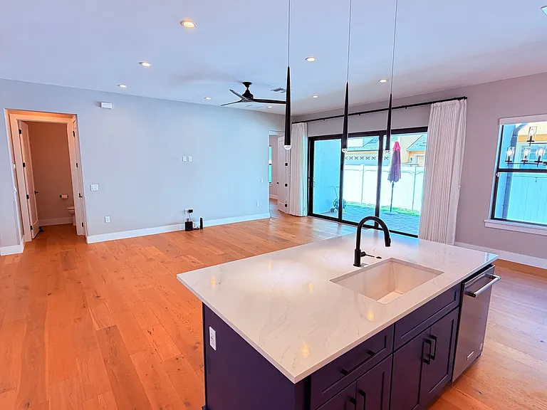 1403 Michigan Ave — Photo 14