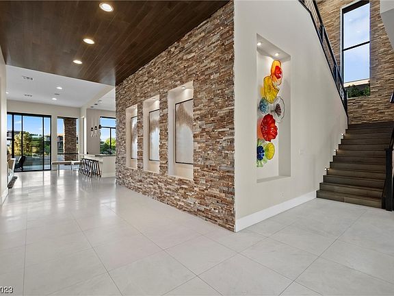 5th image of 70 Meadowhawk Ln